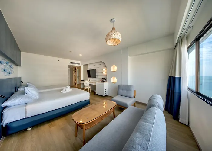 Jomtien Palm Beach Hotel & Resort - Family-Friendly