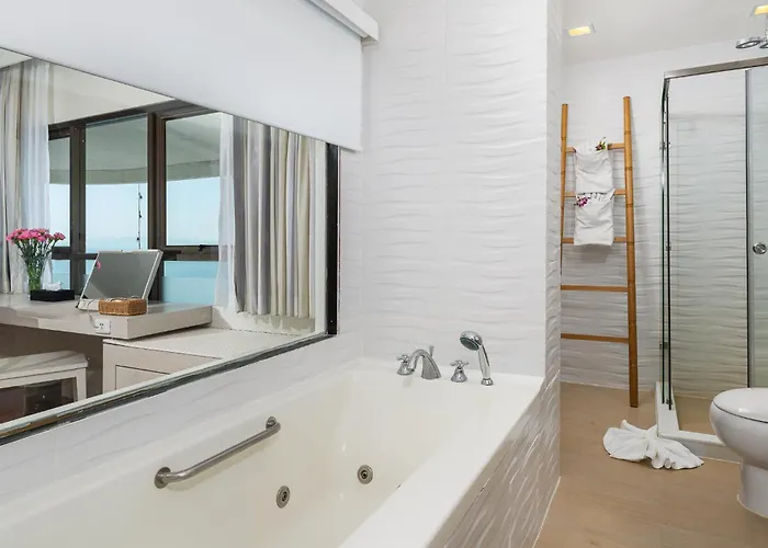 Jomtien Palm Beach Hotel & Resort - Family-Friendly